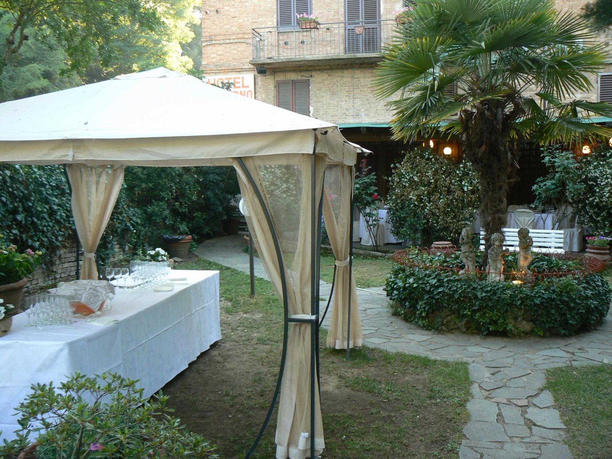 Hotel Moderno Siena Exterior photo