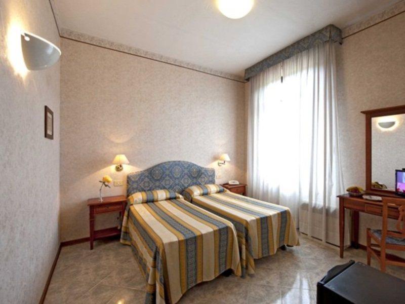 Hotel Moderno Siena Exterior photo