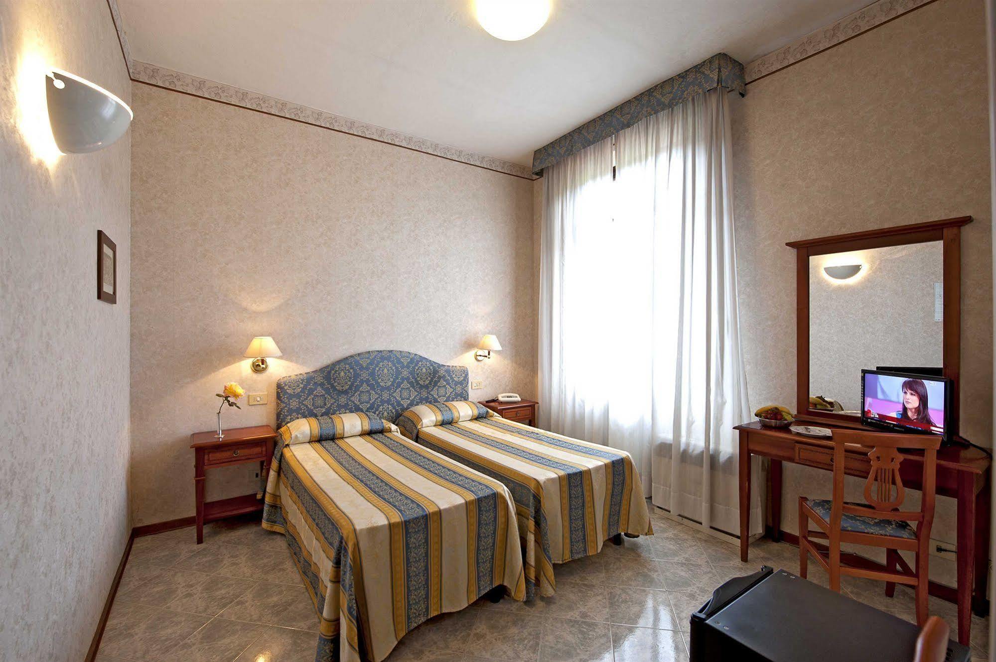 Hotel Moderno Siena Exterior photo