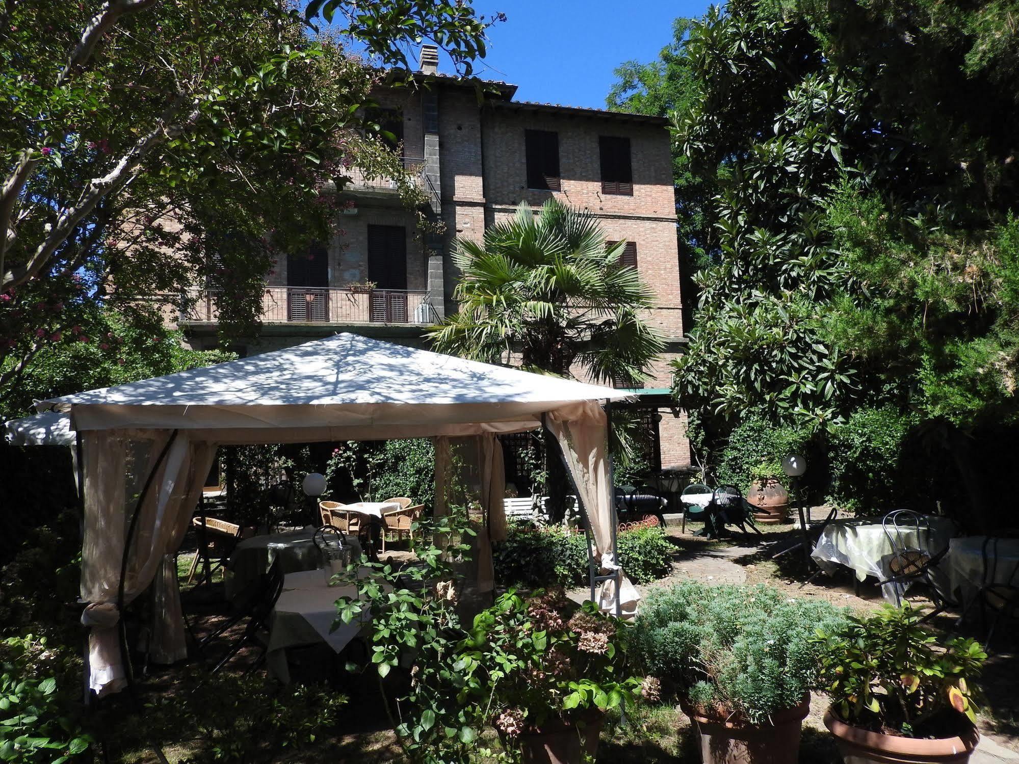 Hotel Moderno Siena Exterior photo