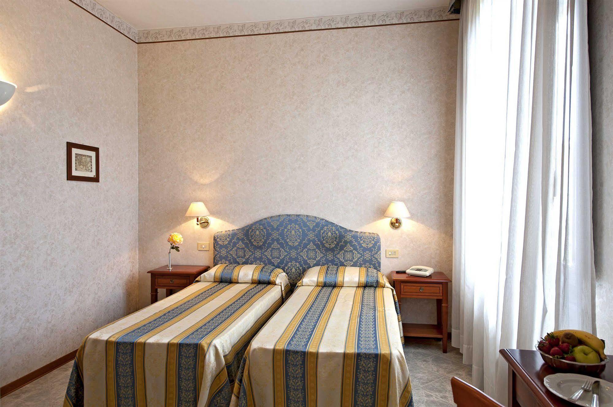 Hotel Moderno Siena Exterior photo